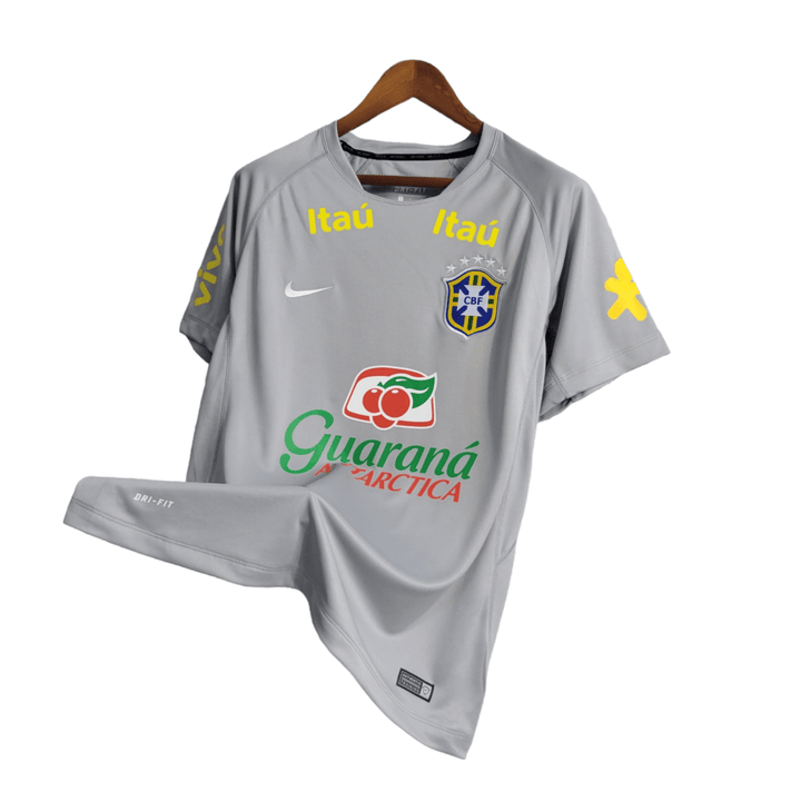 Camisa Seleção Brasileira Treino 22/23 Torcedor Nike Masculina - Cinza - Todos os patrocinios - Paixão no Manto