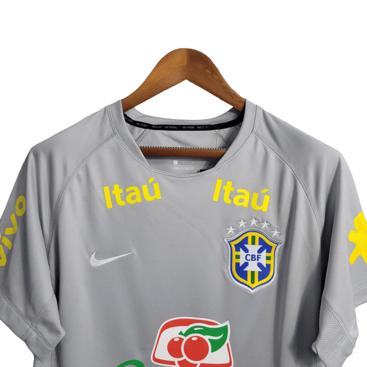 Camisa Seleção Brasileira Treino 22/23 Torcedor Nike Masculina - Cinza - Todos os patrocinios - Paixão no Manto