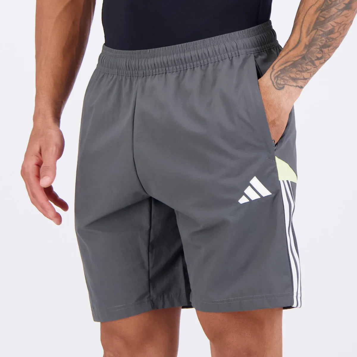 Bermuda Adidas Atlético Mineiro Viagem Cinza